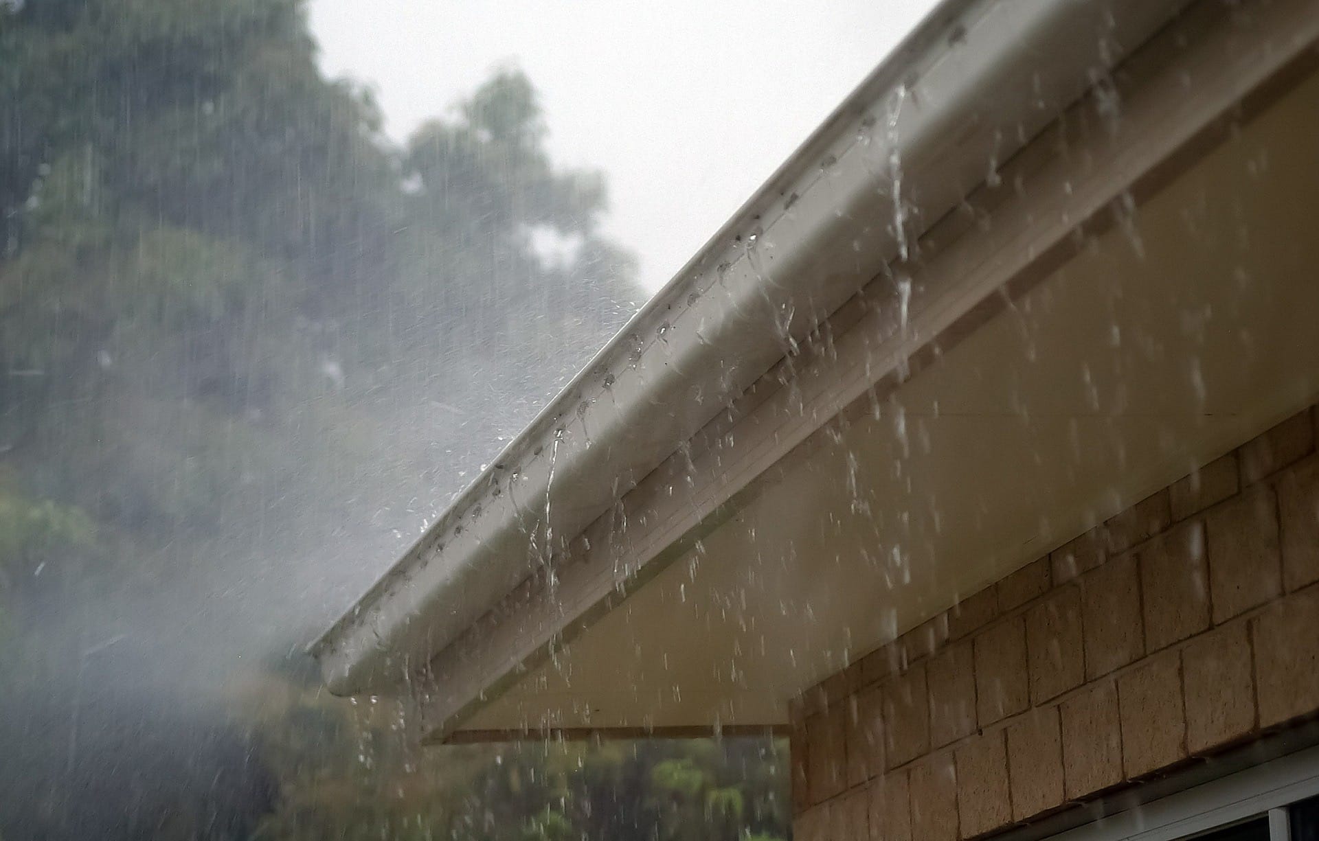 Beware of Storm Chasers: How to Repair Damages After a Storm